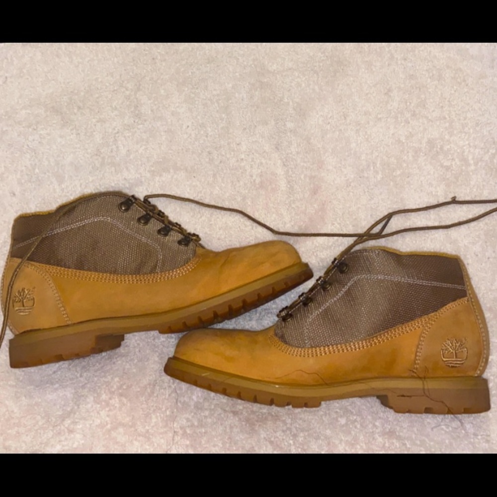 🟤 Tan/Brown a clue length Timberlands 🟤